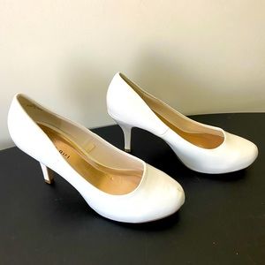 Madden Girl Pump, Size 8.5M, White, Shiny Patent, Round Toe